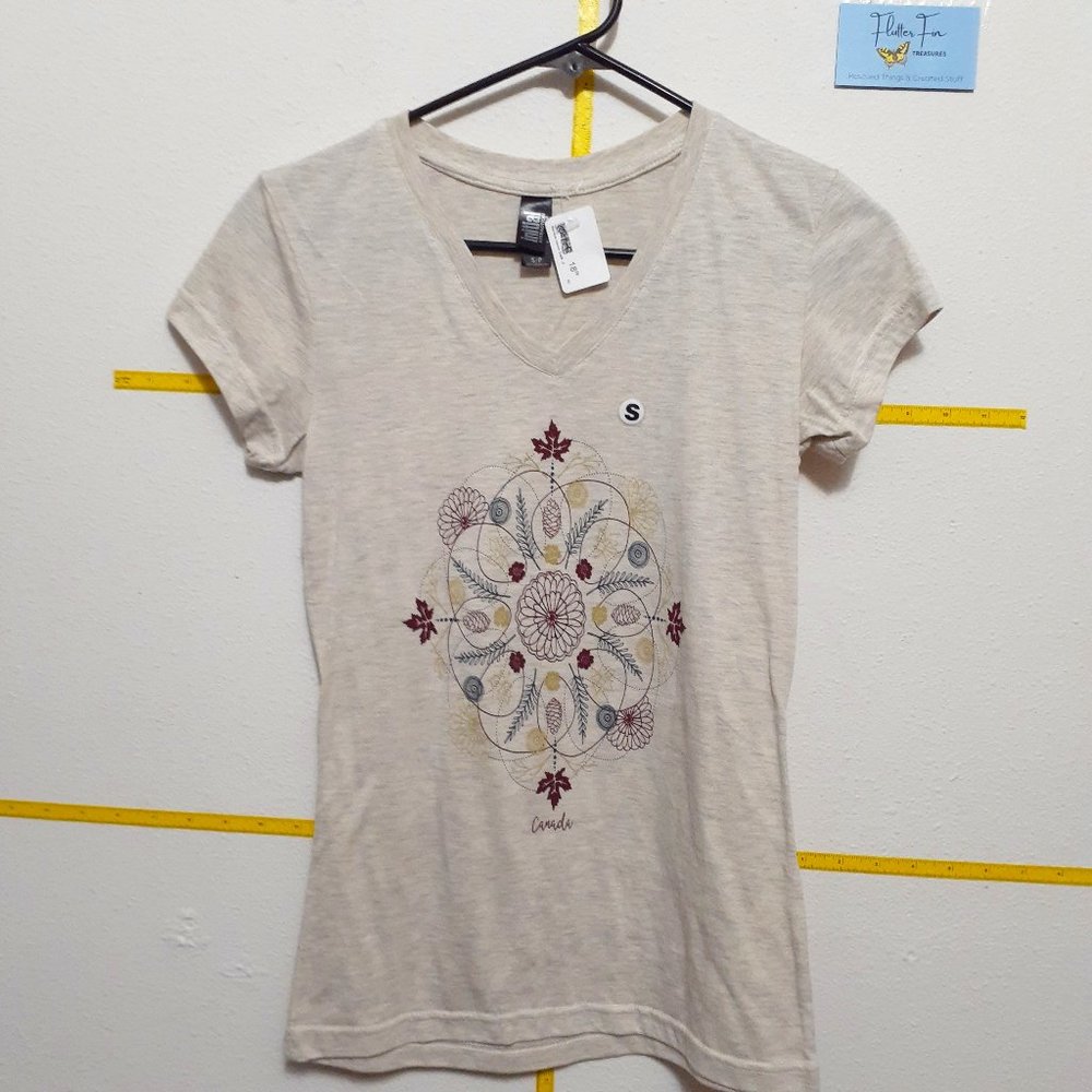 NWT Maple Leaf Mandala Canada Graphic V-Neck Tee S